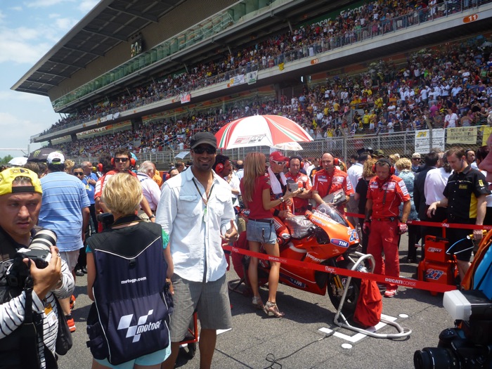 Rich_on_the_grid_next_to_Casey_Stoner_at_MotoGP_Catalunya.jpg