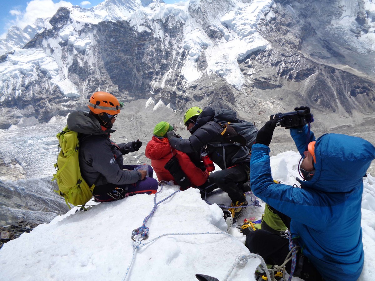 34._Summit_Island_Peak_-_taking_bloods_from_ear_lobe.jpg